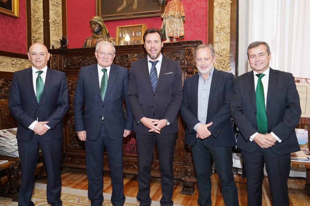 Firma del acuerdo entre el Ayuntamiento de Valladolid y Unicaja Banco
