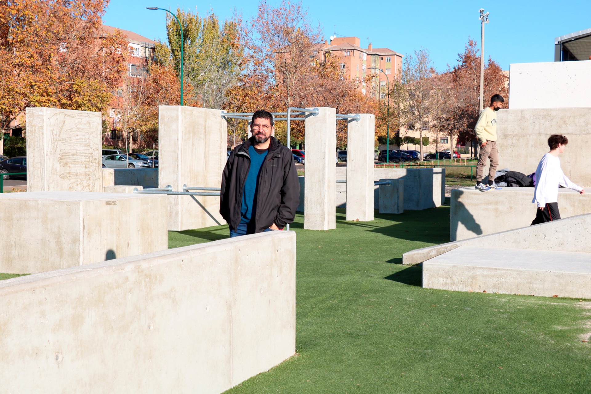Alberto Bustos en la pista de parkour de Arturo Eyries